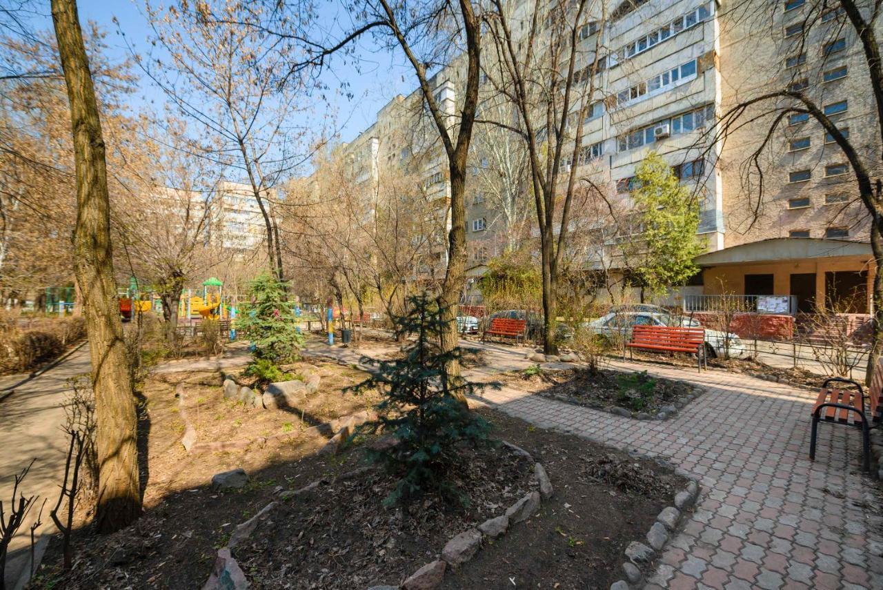 На Проспекте Ленина Apartman Almati Kültér fotó